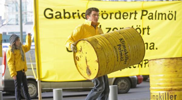 Sirenenaktion vor dem Bundesumweltministerium