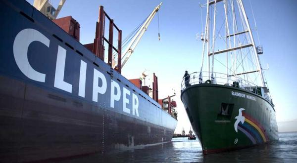 Protest im Hafen von Sao Luis an der Clipper Hope gegen Urwaldzerstörung. Mai 2012