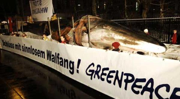 Protest vor der japanischen Botschaft