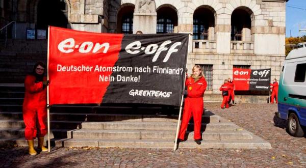 Protest gegen E.ons AKW-Neubaupläne in Finnland Foto über: http://www.greenpeace.org/finland/fi/media/lehdistotiedotteet/EON-hakee-saksalaisten-veronmaksajien-avustusta-Pyhajoen-ydinvoimalalle/