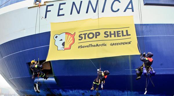 Bannerprotest im Hafen von Helsinki