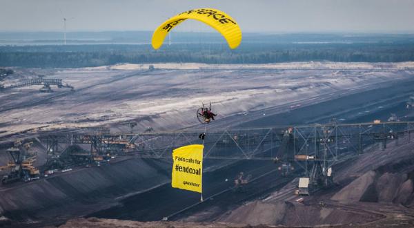 Gleitschirmflug über Lausitzer Tagebau