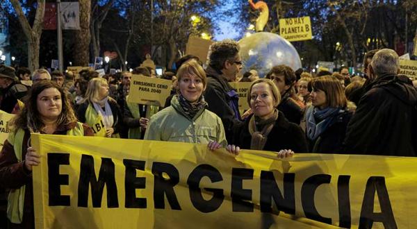 Lisa Göldner und Tina Löffelbein auf der Demo in Madrid anlässlich der Weltklimakonferenz im Dezember 2019