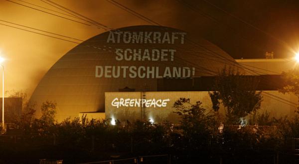 Greenpeace-Projektion am AKW Neckarwestheim 09/28/2010