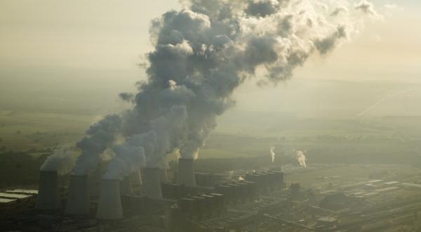 Das Braunkohlekraftwerk Jänschwalde in der Lausitz 2007. Braunkohle ist der klimaschädlichste Energieträger.