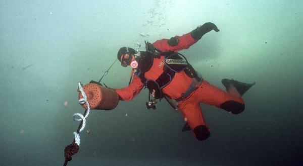 Greenpeace untersucht die Artktis vor Spitzbergen nach POP im Oktober 1999.