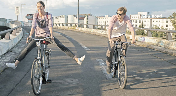 Zwei Fahrradfahrer in Berlin