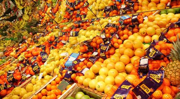 Obstregal/Obststand in einem Supermarkt, November 2004