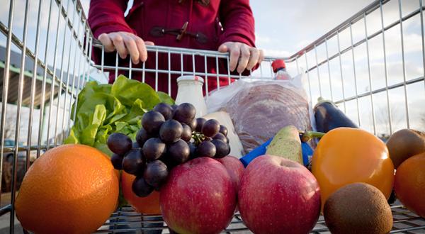 Obst im Einkaufswagen