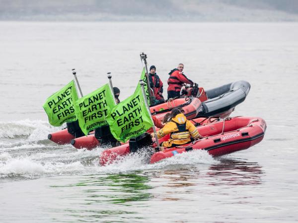 Planet Earth First Banner beim G20-Außenministertreffen in Bonn