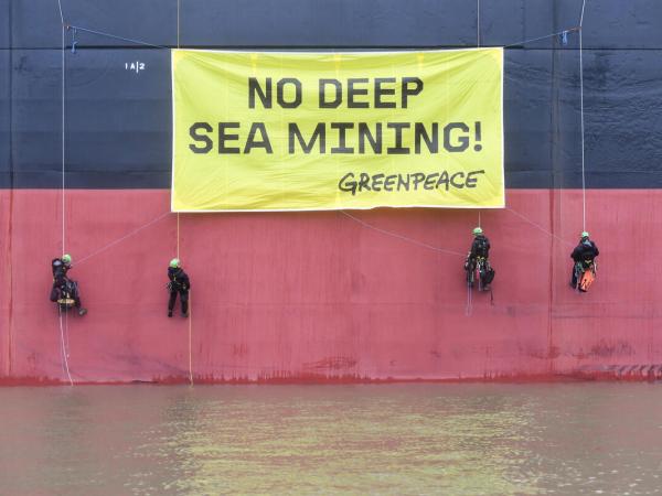 "No Deep Sea Mining" – Action in Rotterdam